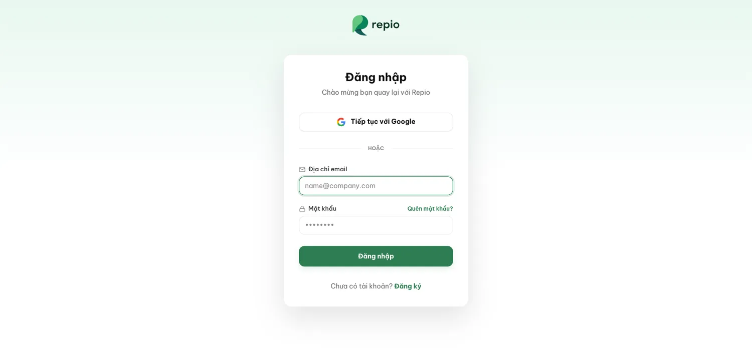 Màn hình đăng nhập Repio. Nút “Tiếp tục với Google” nằm ngay phía trên ô nhập email.
